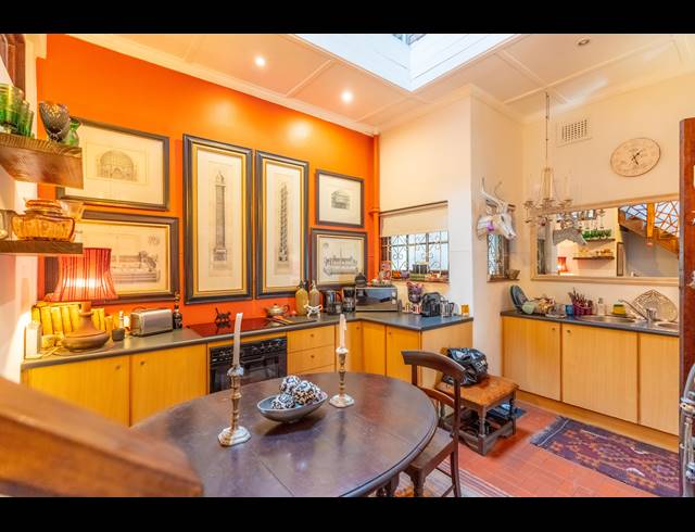 2 BEDROOM APARTMENT FOR SALE IN ESSENWOOD
